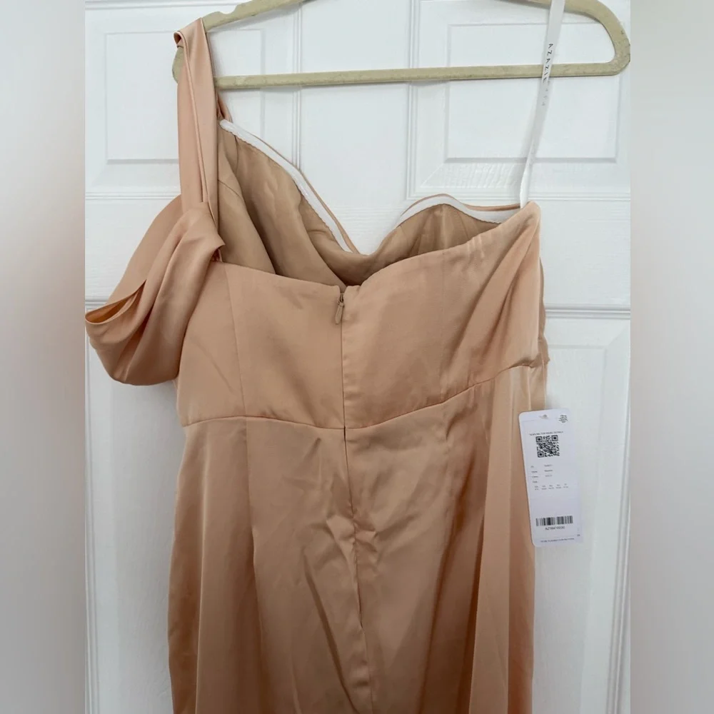 Gold One-Shoulder Satin Formal Gown w/ Slit – NWT - Picture 5 of 6
